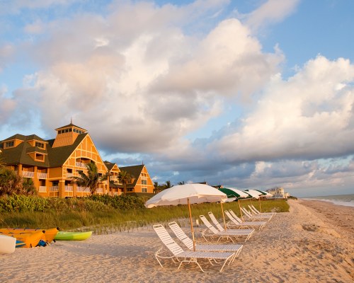 EXTERIOR VIEW OF DISNEY'S VERO BEACH RESORT ALONGSIDE THE BEACH.