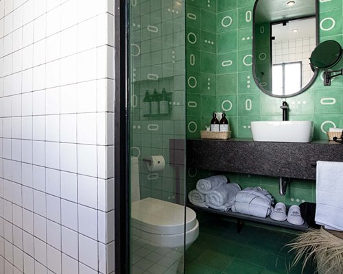 William Hotel - 3 Nights