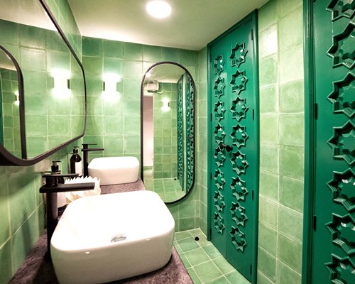 William Hotel - 3 Nights