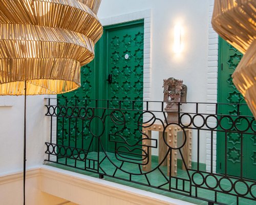 William Hotel - 3 Nights