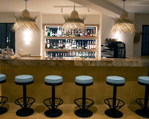 William Hotel - 3 Nights