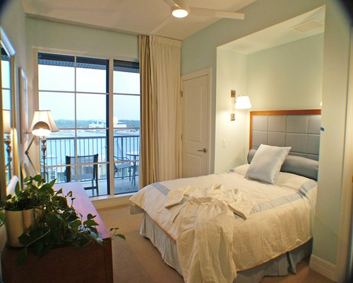 Harborside Suites