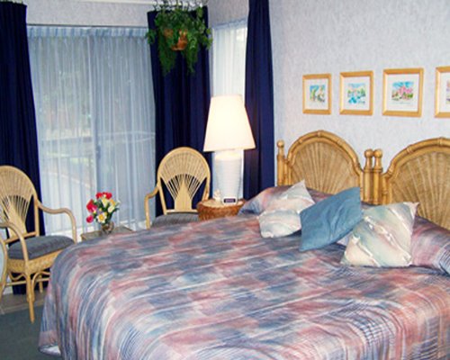 A well furnished bedroom.