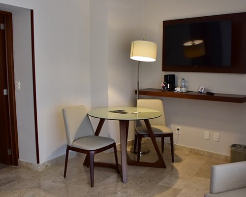 Guadalajara Plaza Express Lopez Mateos - 2 Nights