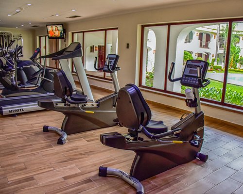 Guadalajara Plaza Express Lopez Mateos - 3 Nights