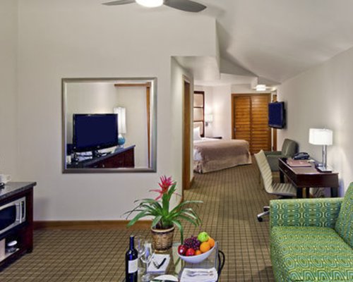 Humphrey's Half Moon Inn & Suites