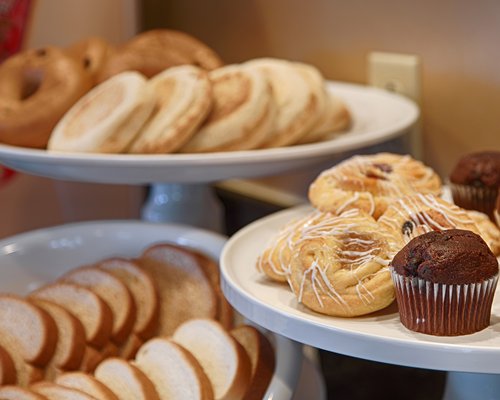 Close up of assorted breakfast foods.