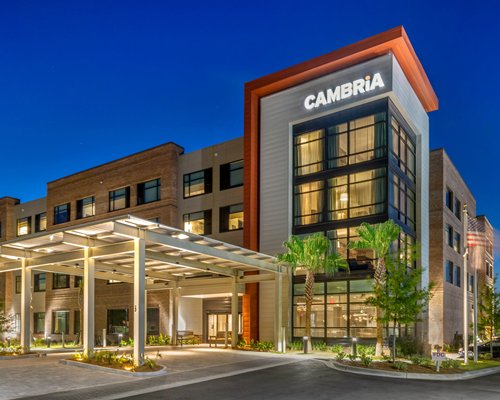 Cambria Charleston Riverview Hotel