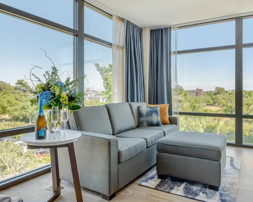 Cambria Charleston Riverview Hotel
