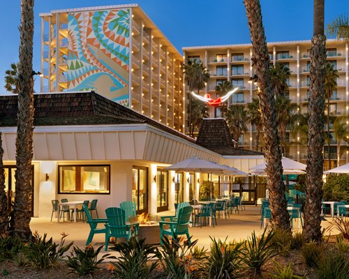 Town &amp; Country Resort &amp; Convention Center - 5 Nights