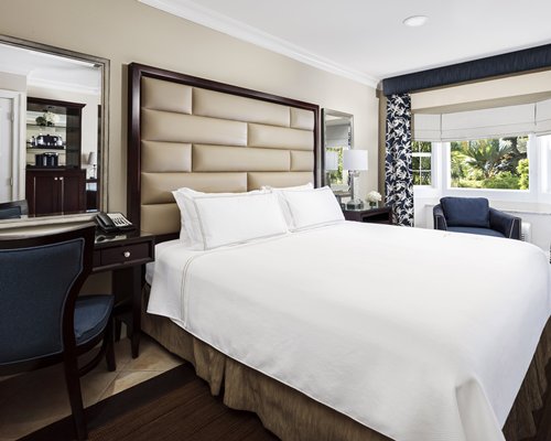 Queen Bed Rooms with Dressing table at Southernmost Beach Resort 