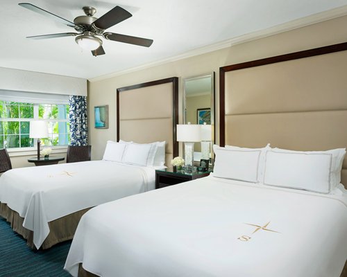 2 Queen Beds with the external view through the window
