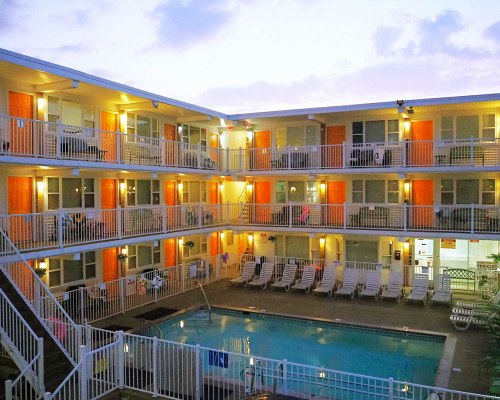 Esplanade Suites, a Sundance Vacations Property - 3 Nights