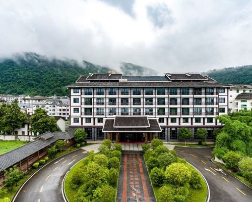 Best Western Plus Qingxinyuan Hotel Zhangjiajie - 4 Nights