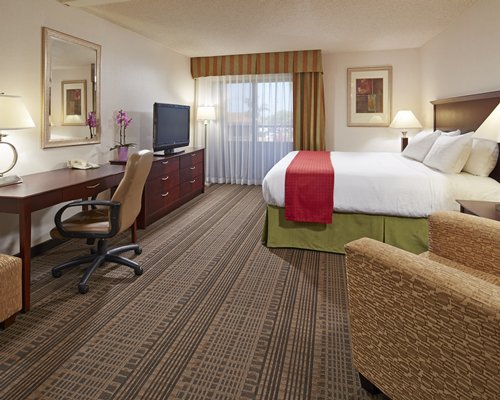 Holiday Inn and Suites Santa Maria