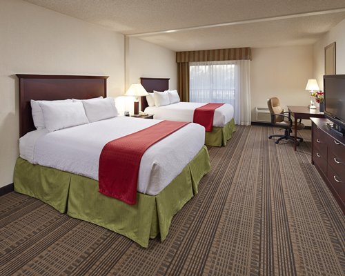 Holiday Inn and Suites Santa Maria