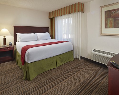 Holiday Inn and Suites Santa Maria