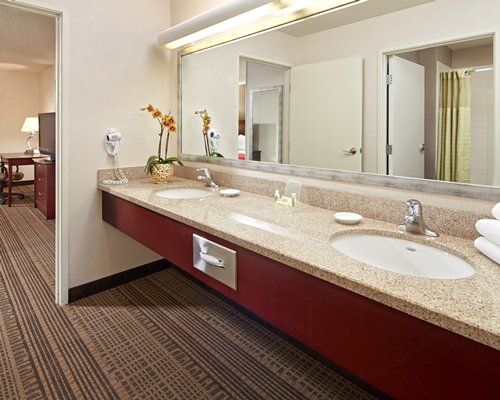 Holiday Inn and Suites Santa Maria