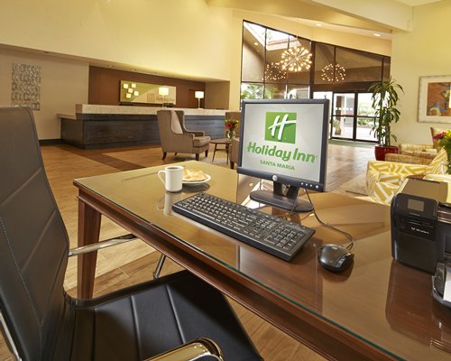 Holiday Inn and Suites Santa Maria