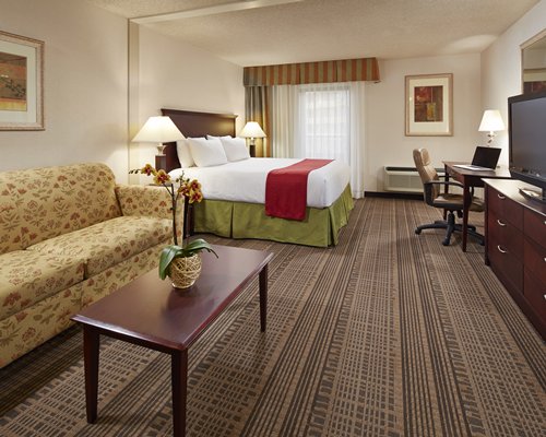 Holiday Inn and Suites Santa Maria - 5 Nights