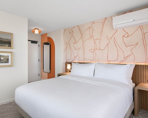 The Ambassador Hotel of Waikiki, Tapestry Collection by Hilton - 5 Nights
