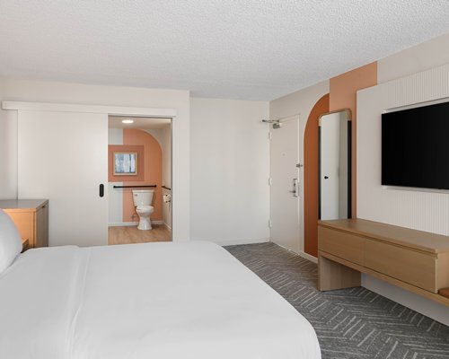 The Ambassador Hotel of Waikiki, Tapestry Collection by Hilton - 5 Nights