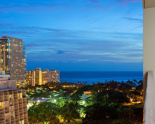 Ambassador Hotel Waikiki - 5 Nights