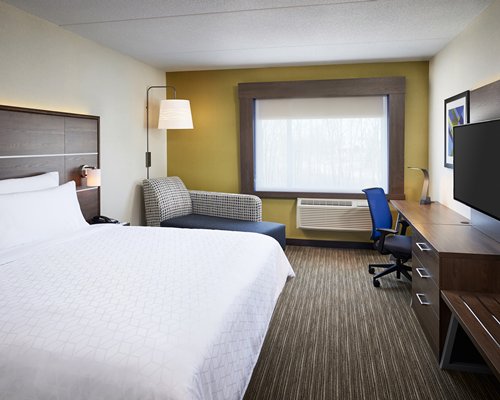 Holiday Inn Express Niagara-on-the-Lake - 5 Nights
