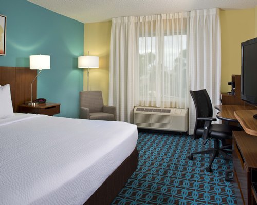 Fairfield Inn &amp; Suites Orlando Lake Buena Vista in the Marriott Village - 5 Nights