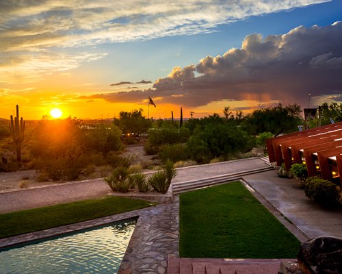 The Scottsdale Plaza Resort - 5 Nights
