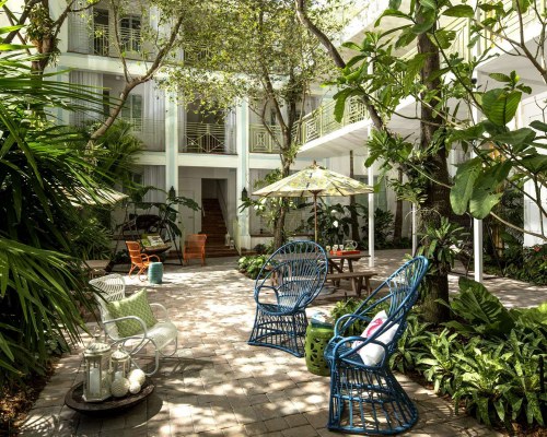 Circa 39 Hotel - 5 Nights