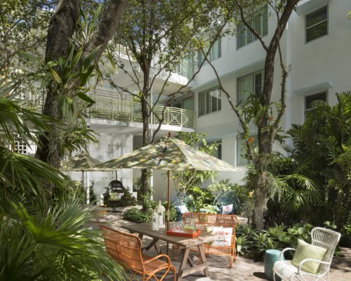 Circa 39 Hotel - 5 Nights