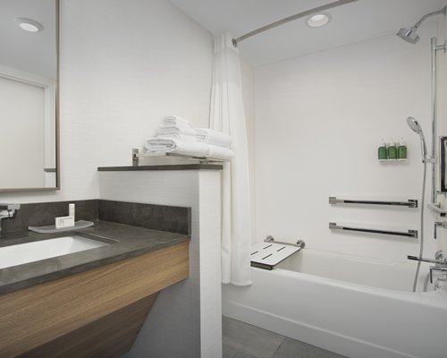 Fairfield by Marriott Inn & Suites Nashville near Vanderbilt - 5 Nights