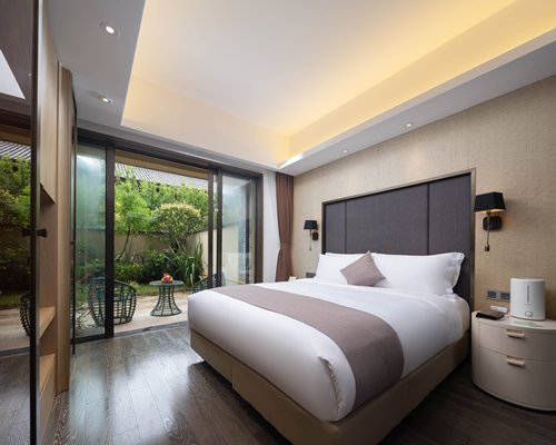 Wyndham Grand Plaza Royale Jinlin Lijiang - 3 Nights