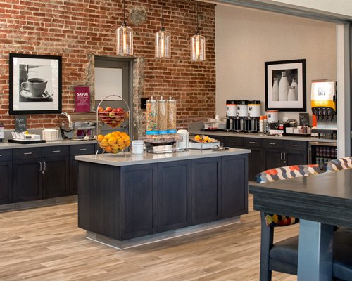 Hampton Inn Petaluma - 3 Nights