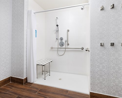 Hampton Inn Oakhurst Yosemite - 5 Nights