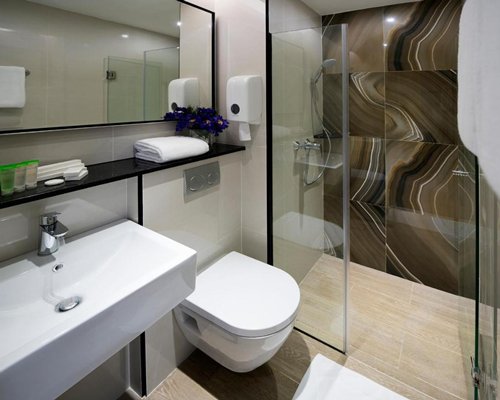 Hotel Mi Bencoolen - 4 Nights