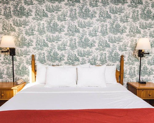 Williamsburg Woodlands Hotel & Suites
