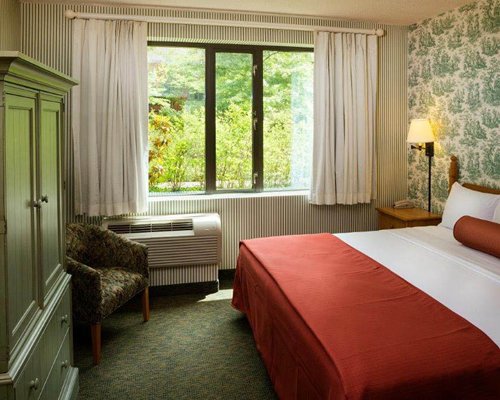Williamsburg Woodlands Hotel & Suites - 3 Nights