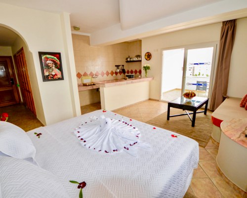 Intouriste Hotel & Suites