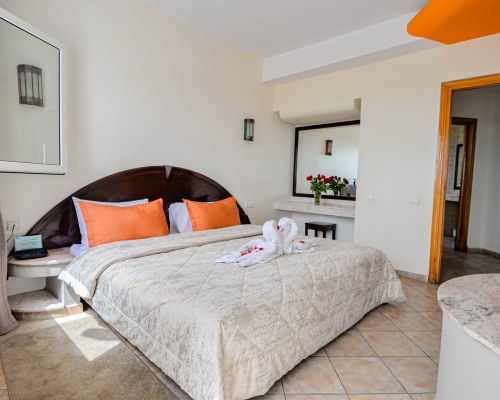 Intouriste Hotel & Suites