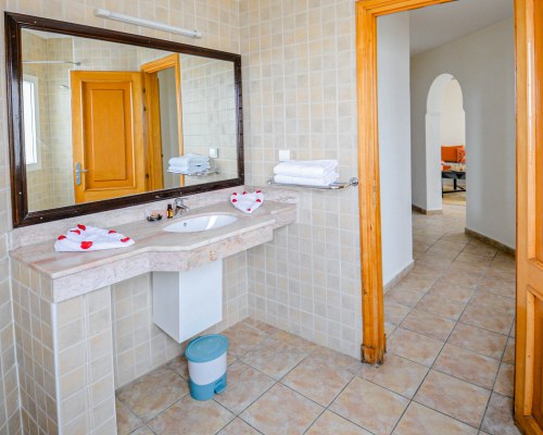 Intouriste Hotel & Suites