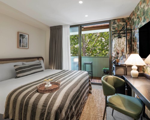 202 ELIZABETH HOTEL - 3 Nights