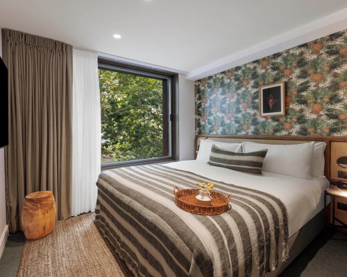 202 ELIZABETH HOTEL - 3 Nights