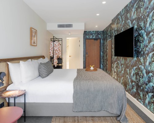 202 ELIZABETH HOTEL - 3 Nights