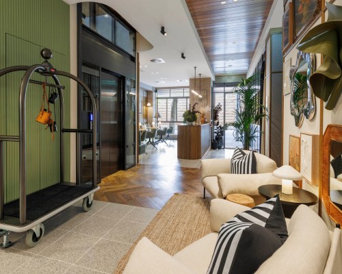 202 ELIZABETH HOTEL - 3 Nights