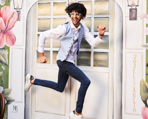 202 ELIZABETH HOTEL - 3 Nights