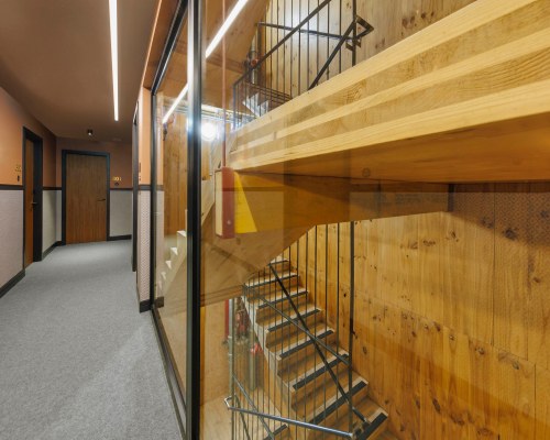 202 ELIZABETH HOTEL - 3 Nights