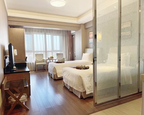Qinhuangdao Peninsula Seasons Hotel - 4 Nights