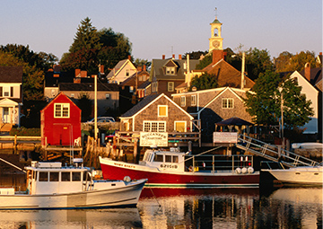 Image of houses and buildings near the shore at the New Hampshire bayside